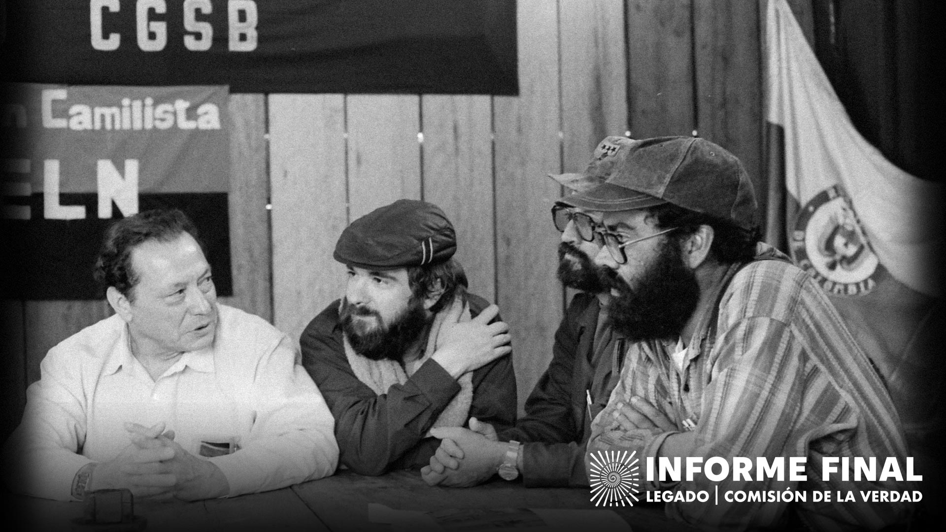 galería “Delegación de paz de las FARC-EP”, Archivo FARC-EP. Los tres comandantes históricos de las FARC: Manuel Marulanda Vélez, Alfonso Cano y Timoleón Jímenez.