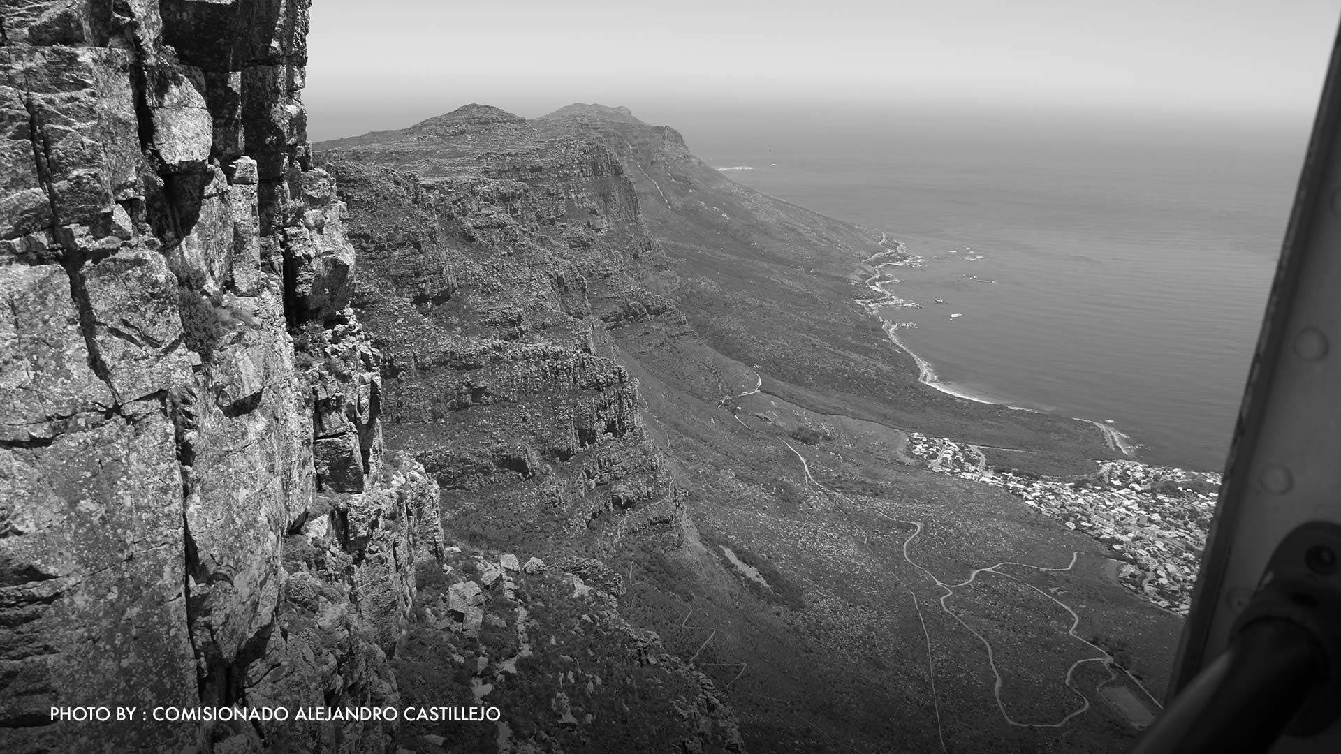 Toma aérea de zona montañosa